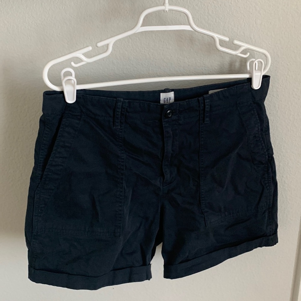 Gap 5” navy shorts
